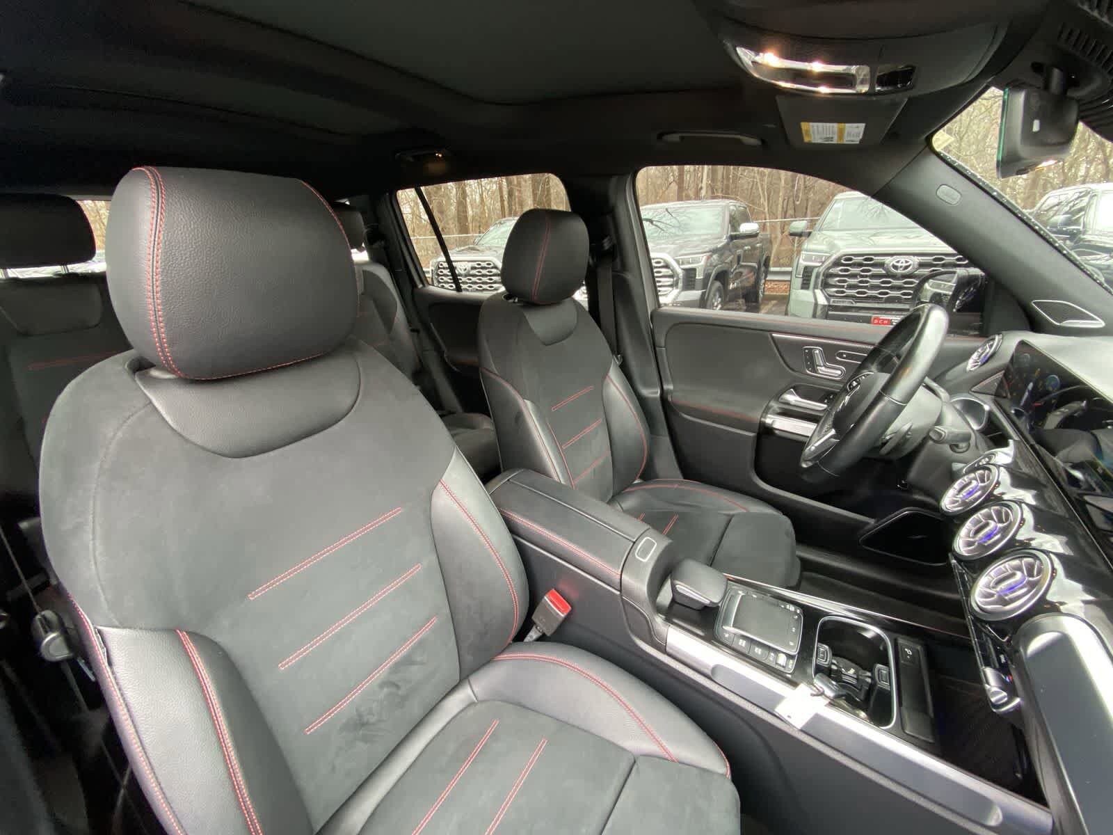 Thumbnail: 2021 Mercedes-Benz GLB - 25