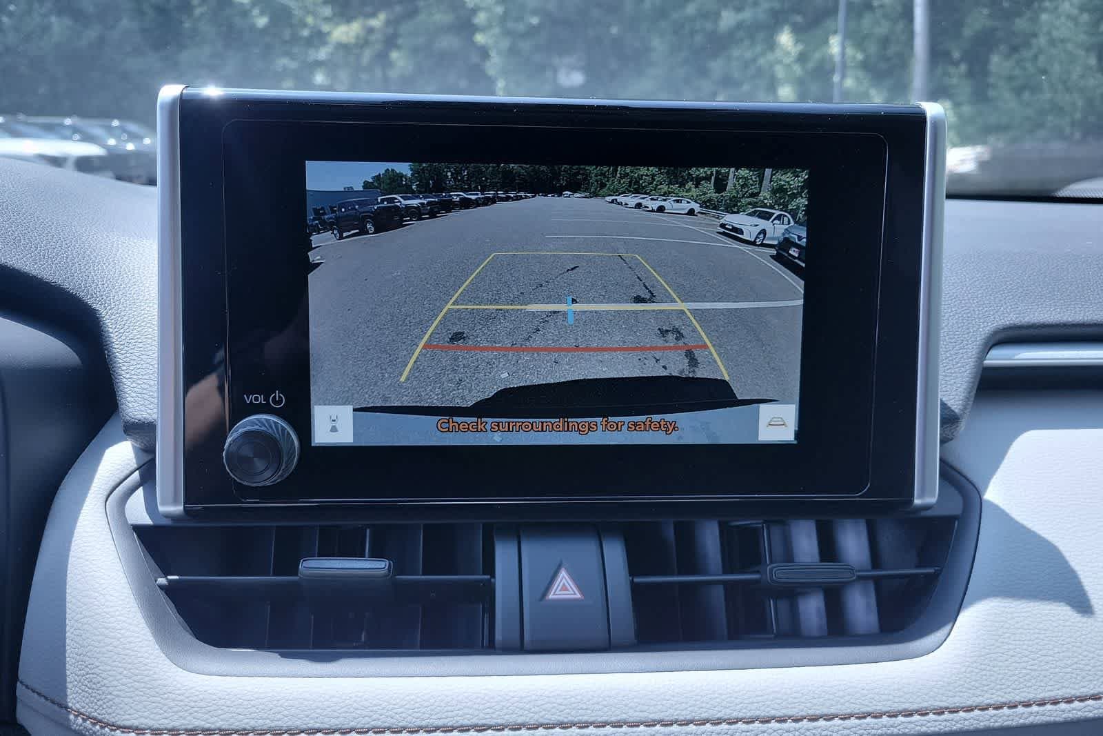 2025 Toyota RAV4 XLE 24