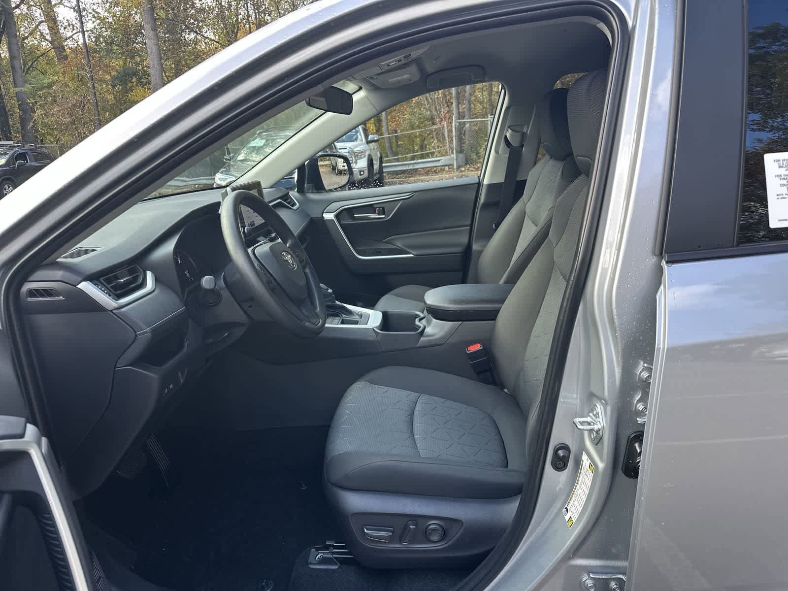 Thumbnail: 2025 Toyota RAV4 - 23