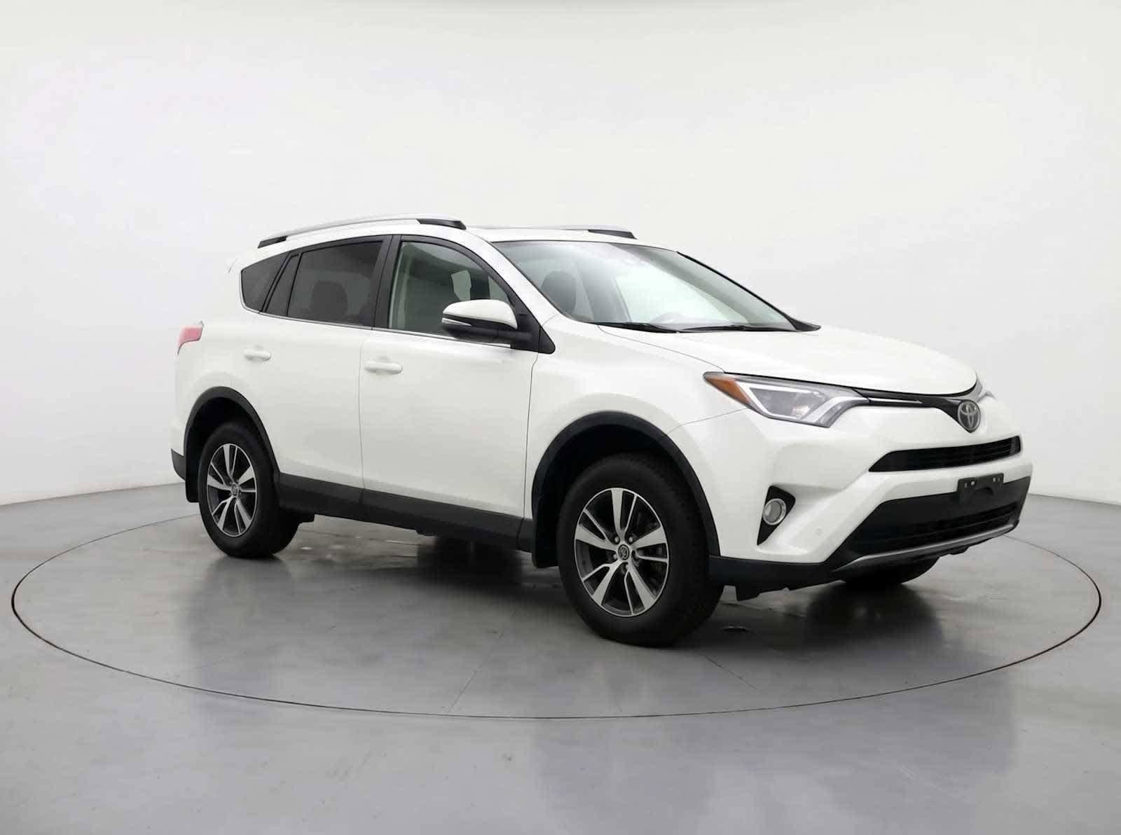 Thumbnail: 2016 Toyota RAV4 - 3