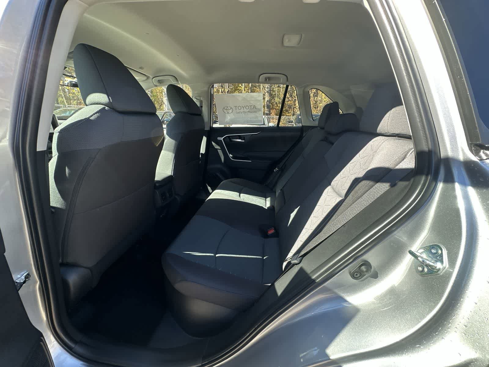 Thumbnail: 2025 Toyota RAV4 - 25