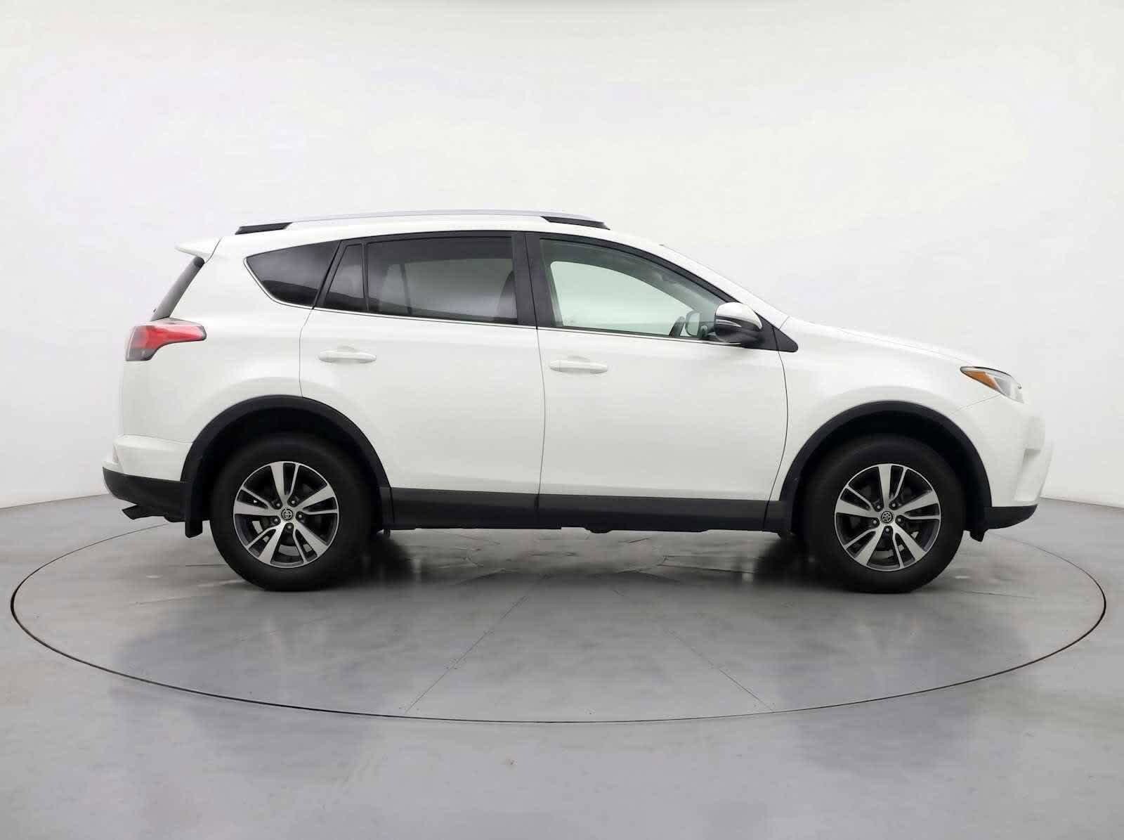 Thumbnail: 2016 Toyota RAV4 - 7