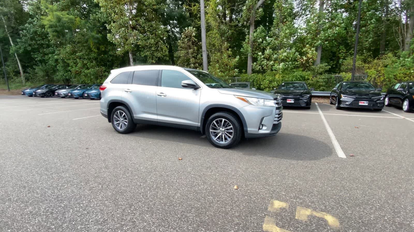 2019 Toyota Highlander SE XLE photo 2