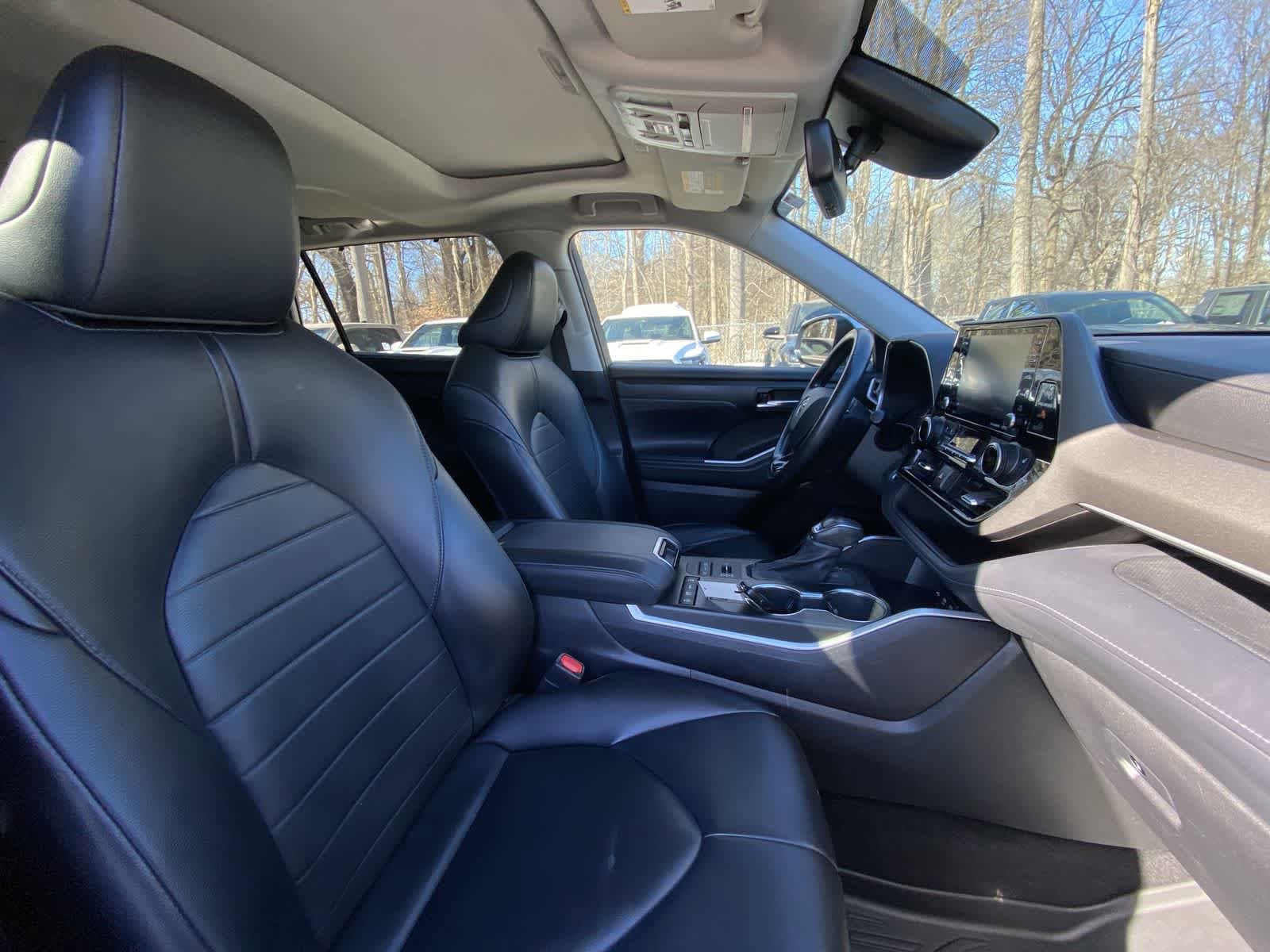 Thumbnail: 2021 Toyota Highlander - 26