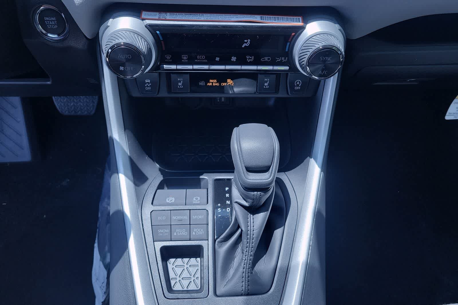 2025 Toyota RAV4 XLE 26