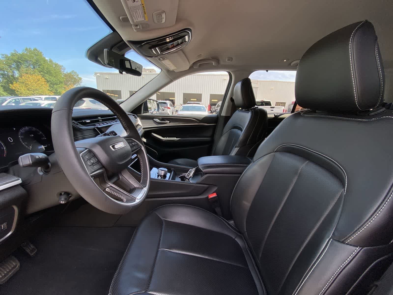 Thumbnail: 2024 Jeep Grand Cherokee - 17