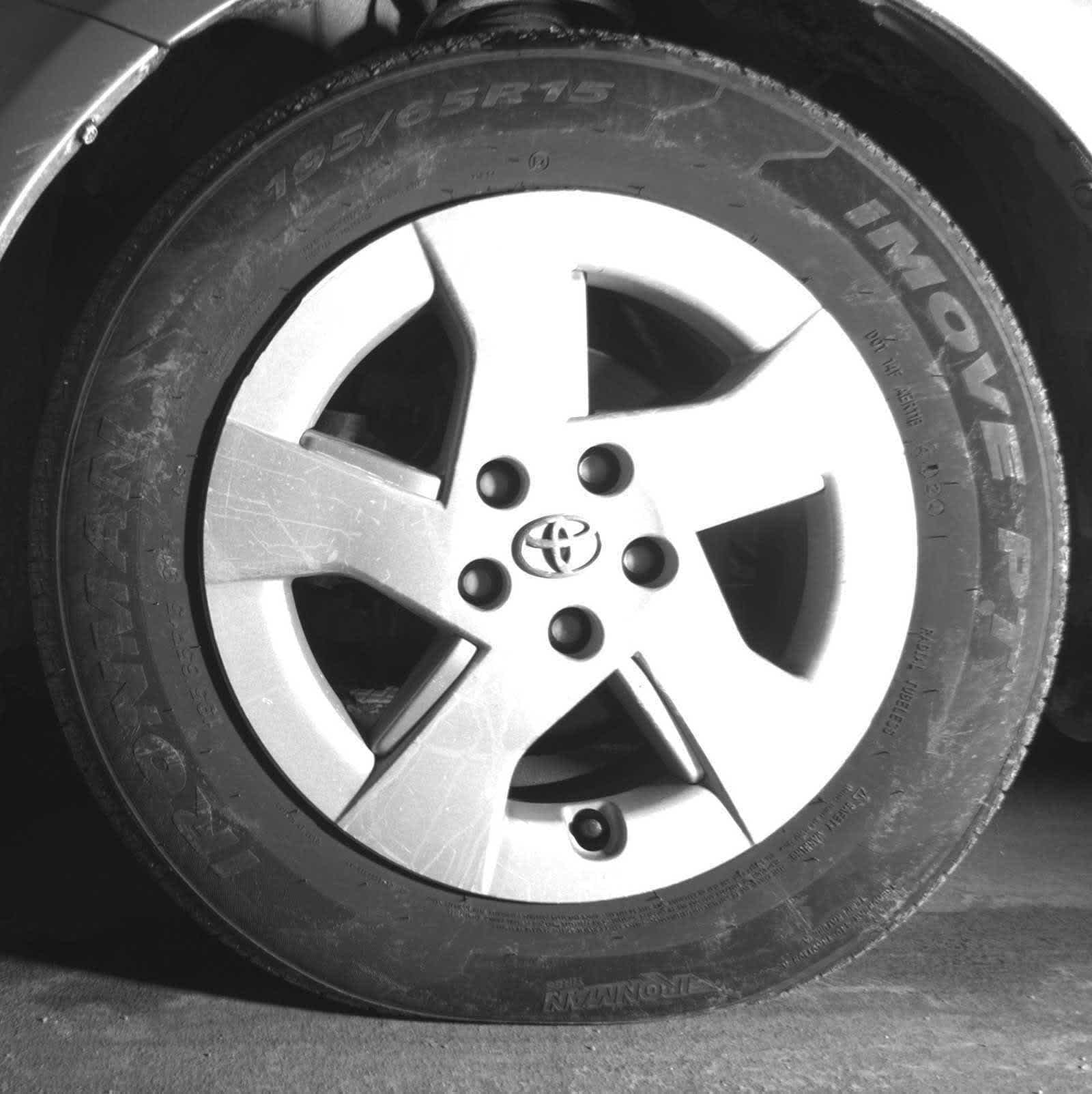 Thumbnail: 2011 Toyota Prius - 14