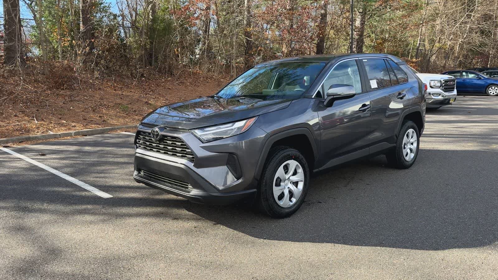2025 Toyota RAV4 LE photo 4