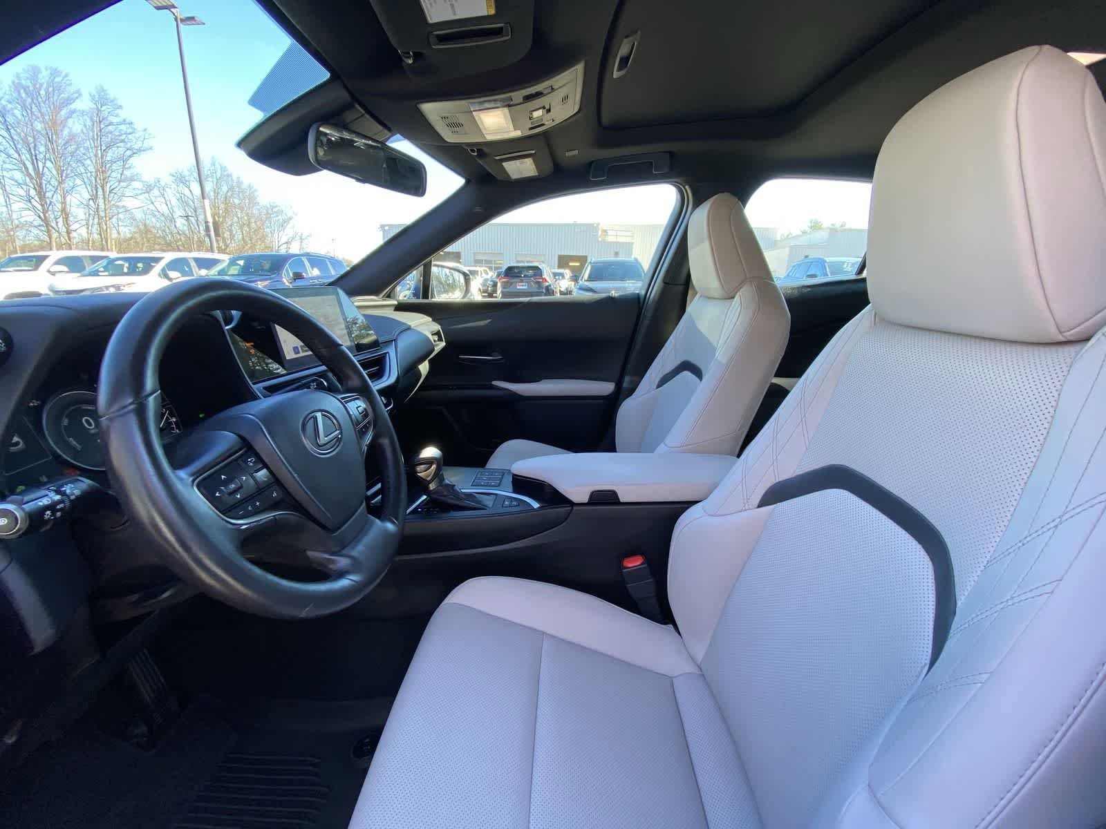 Thumbnail: 2023 Lexus UX - 22