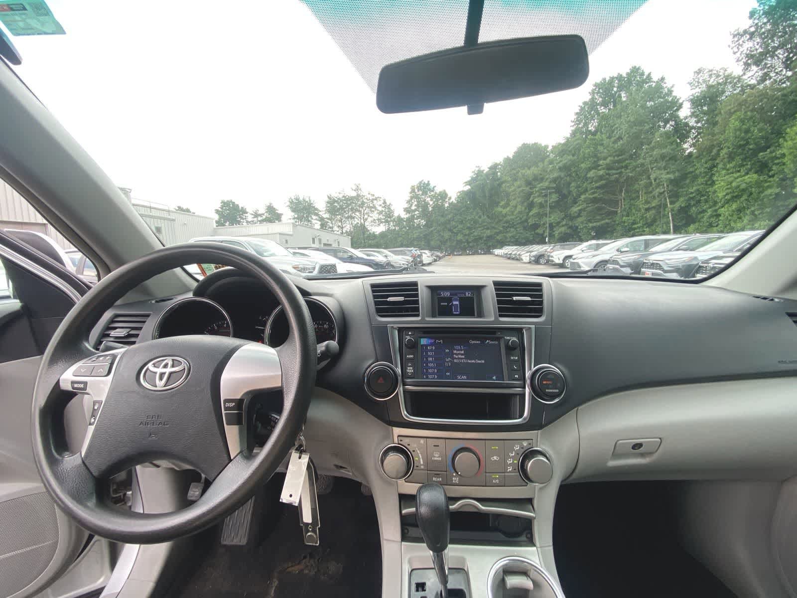 Thumbnail: 2013 Toyota Highlander - 18