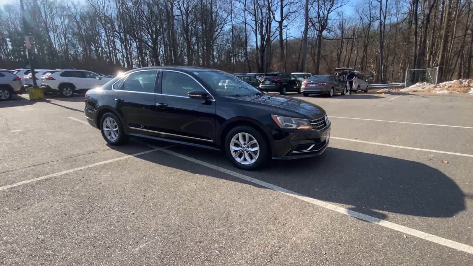 Thumbnail: 2016 Volkswagen Passat - 9