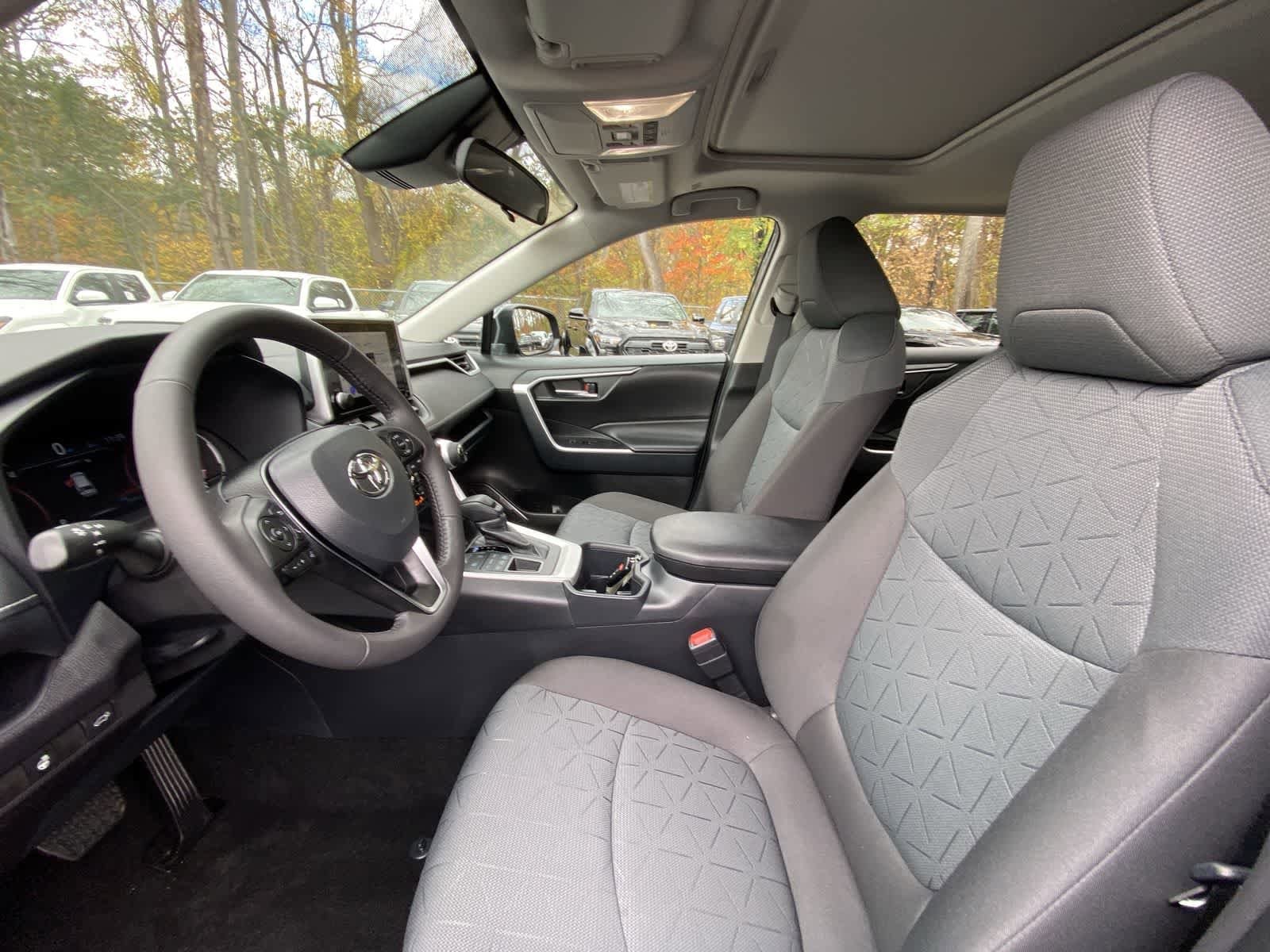 Thumbnail: 2025 Toyota RAV4 - 23