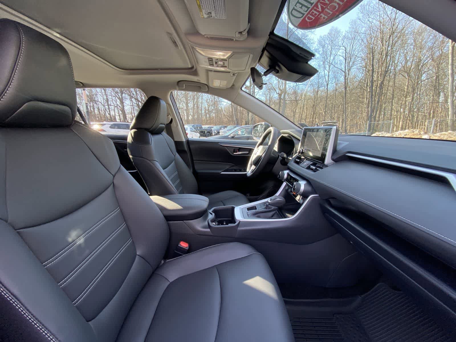 Thumbnail: 2025 Toyota RAV4 - 25