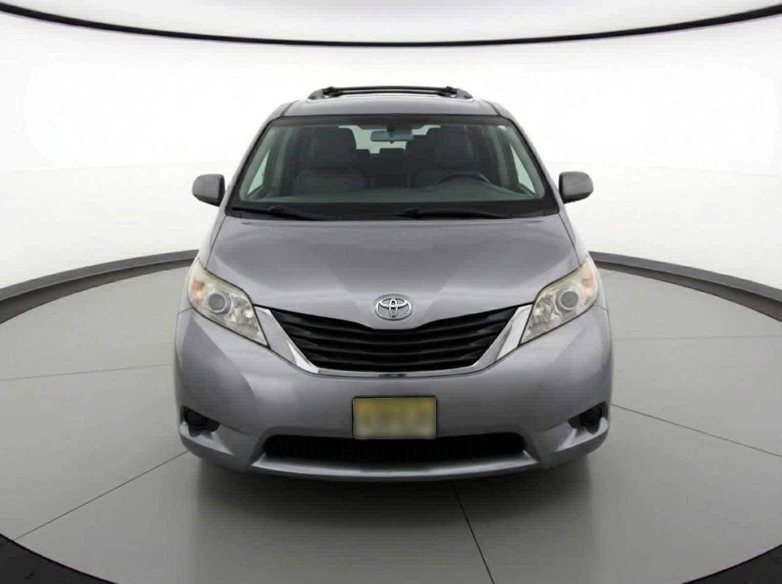 Thumbnail: 2013 Toyota Sienna - 2