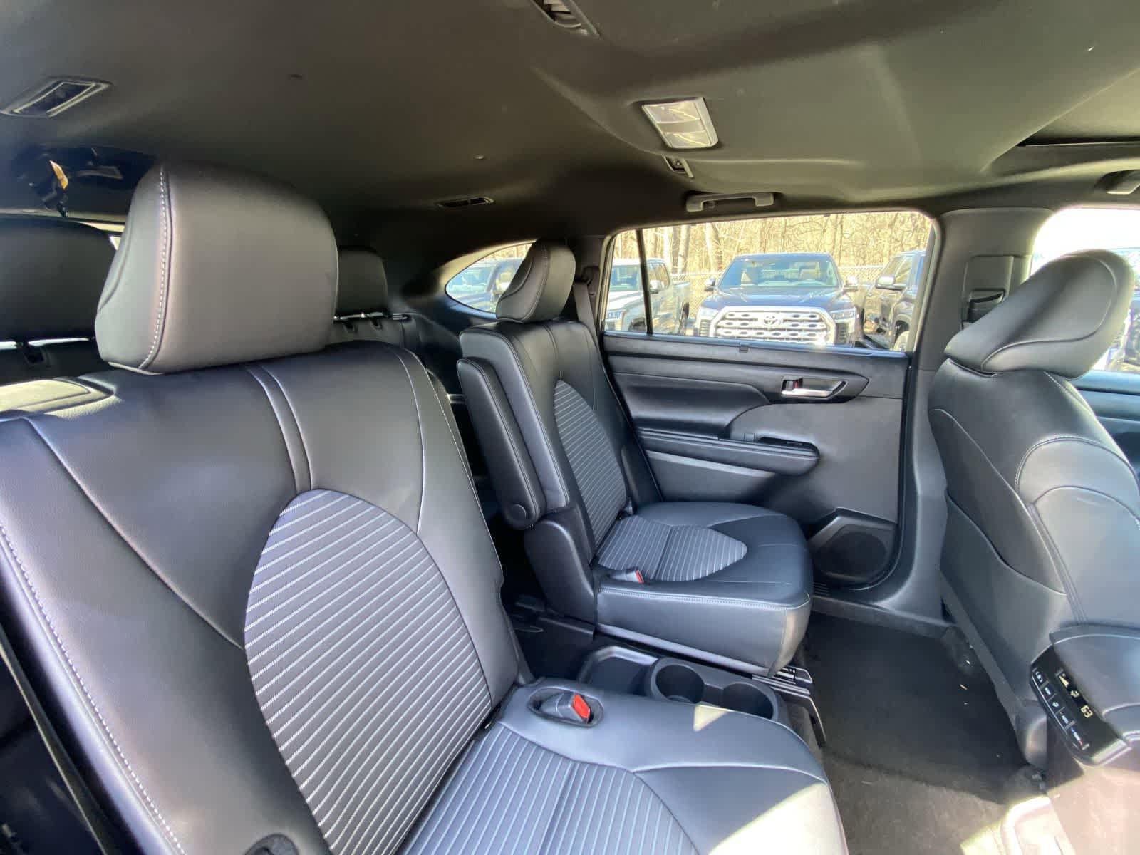 Thumbnail: 2025 Toyota Highlander - 27