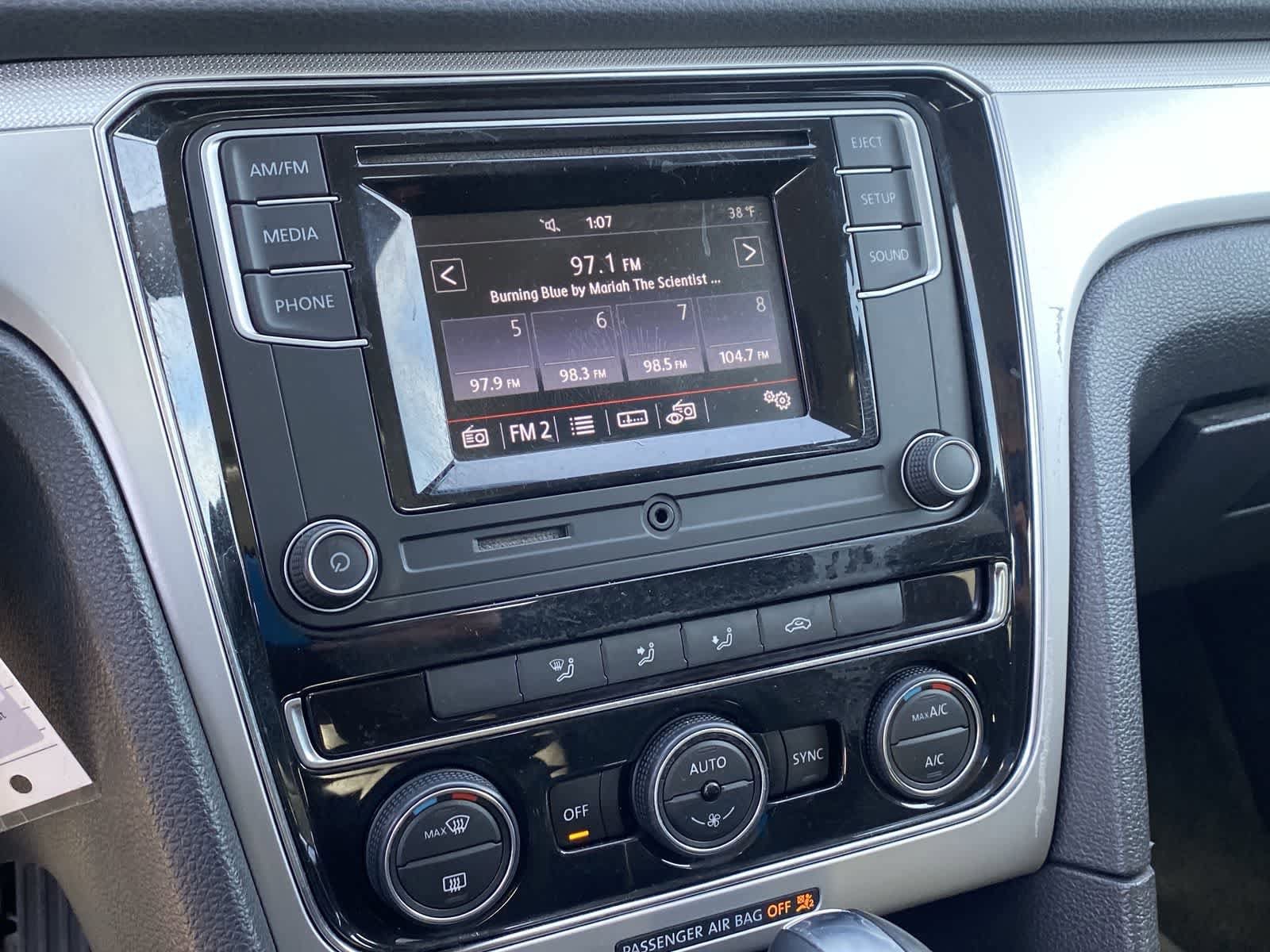 Thumbnail: 2016 Volkswagen Passat - 33