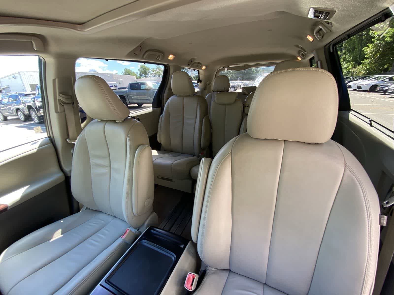 Thumbnail: 2014 Toyota Sienna - 18