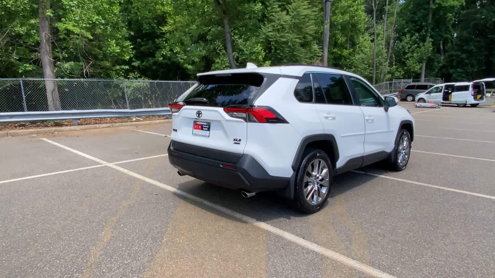 Thumbnail: 2020 Toyota RAV4 - 8