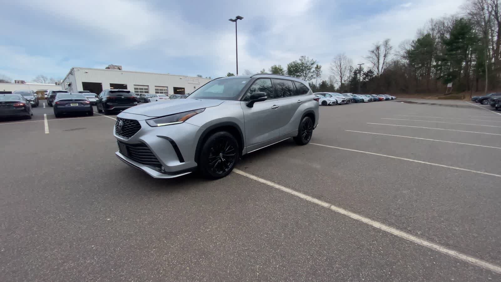 Thumbnail: 2025 Toyota Highlander - 6