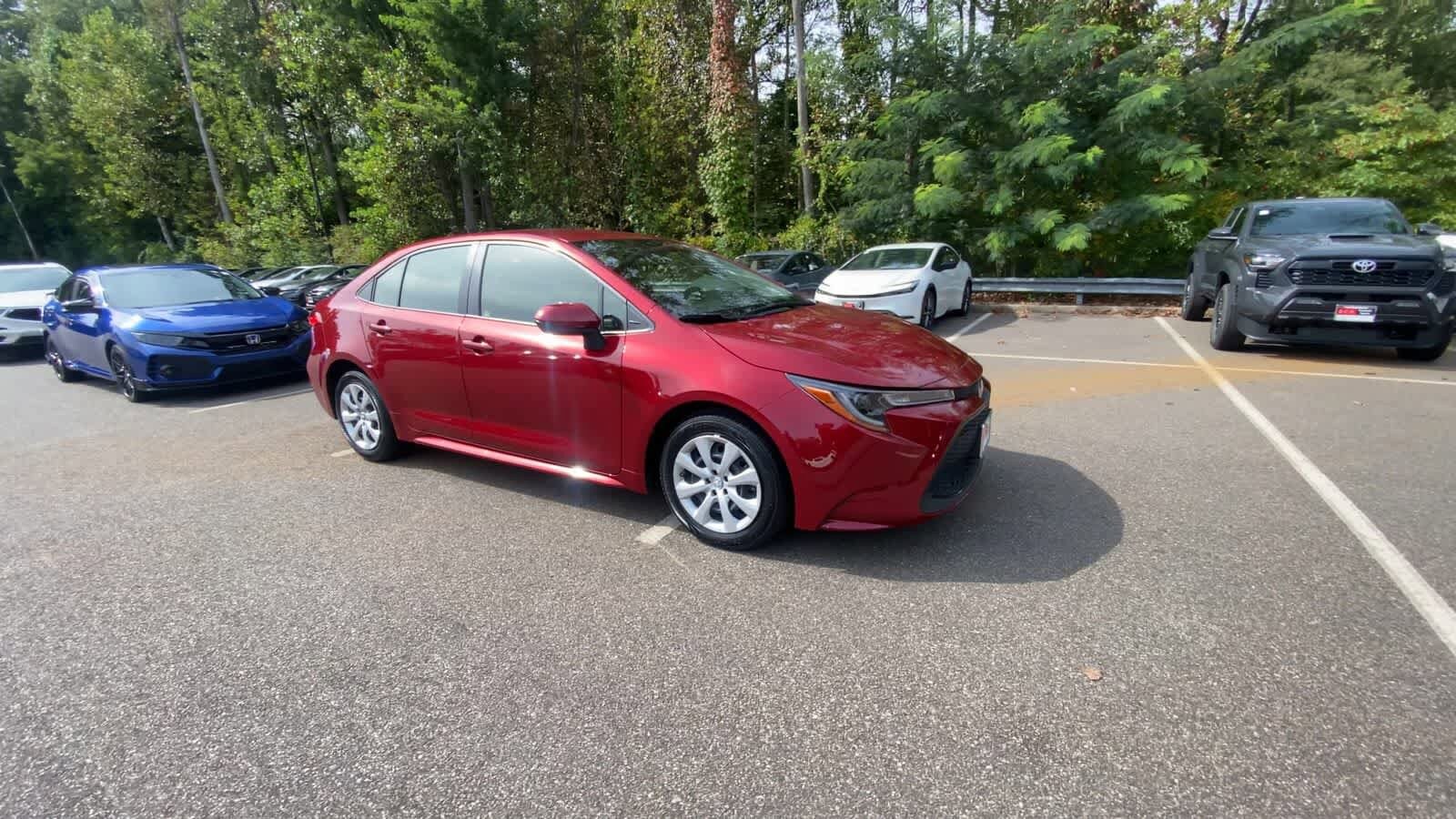 2022 Toyota Corolla LE photo 2