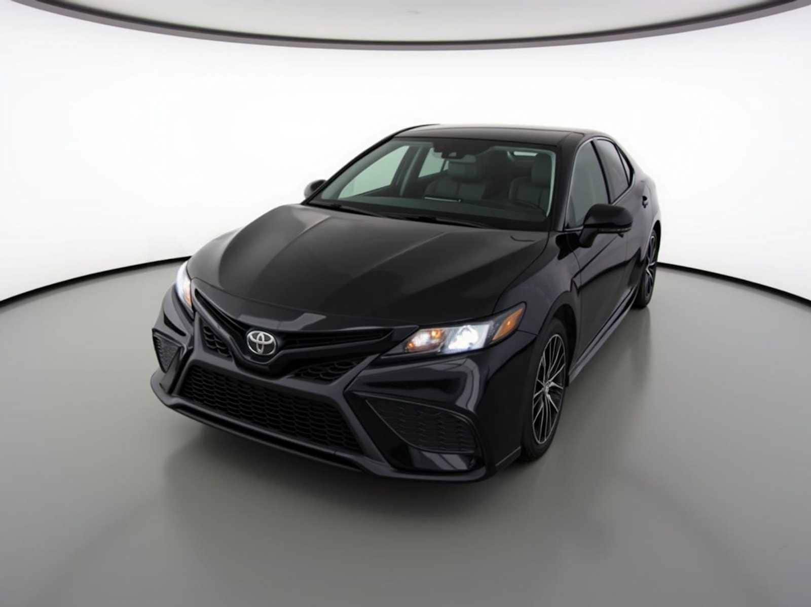 2023 Toyota Camry SE's photo
