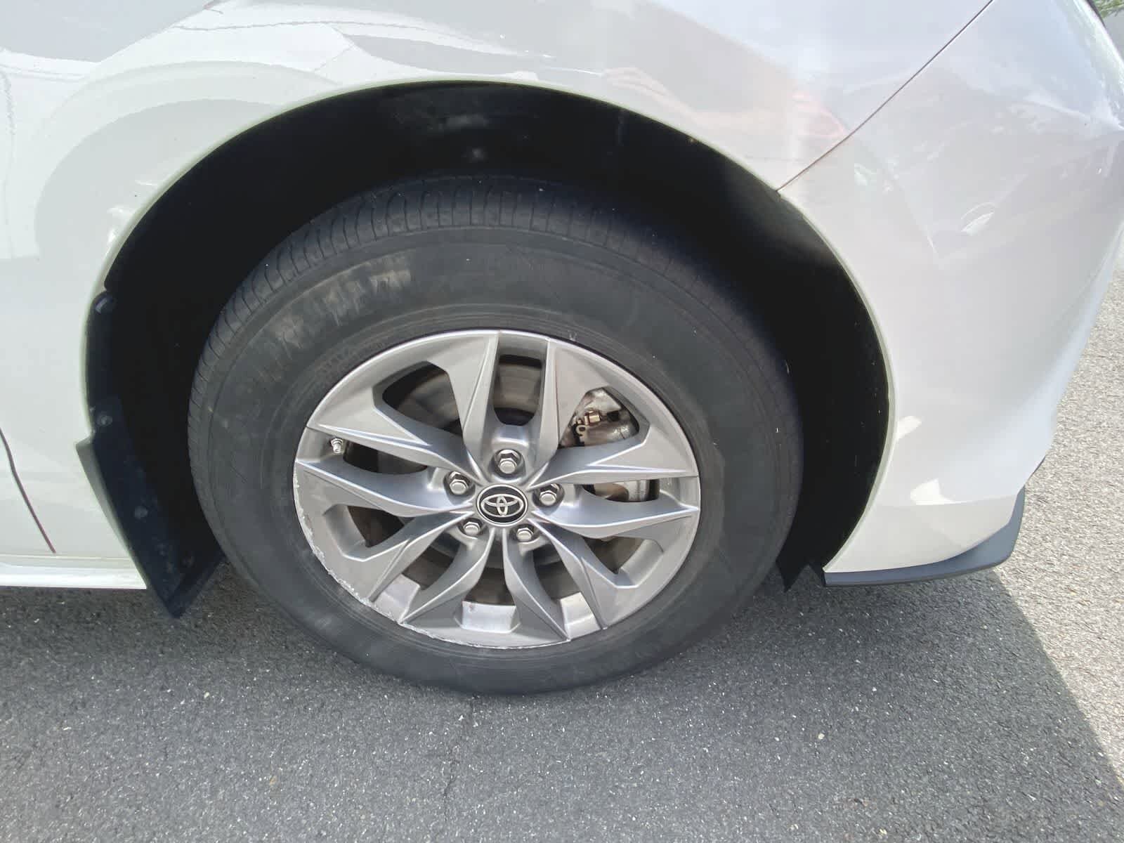 Thumbnail: 2023 Toyota Sienna - 4