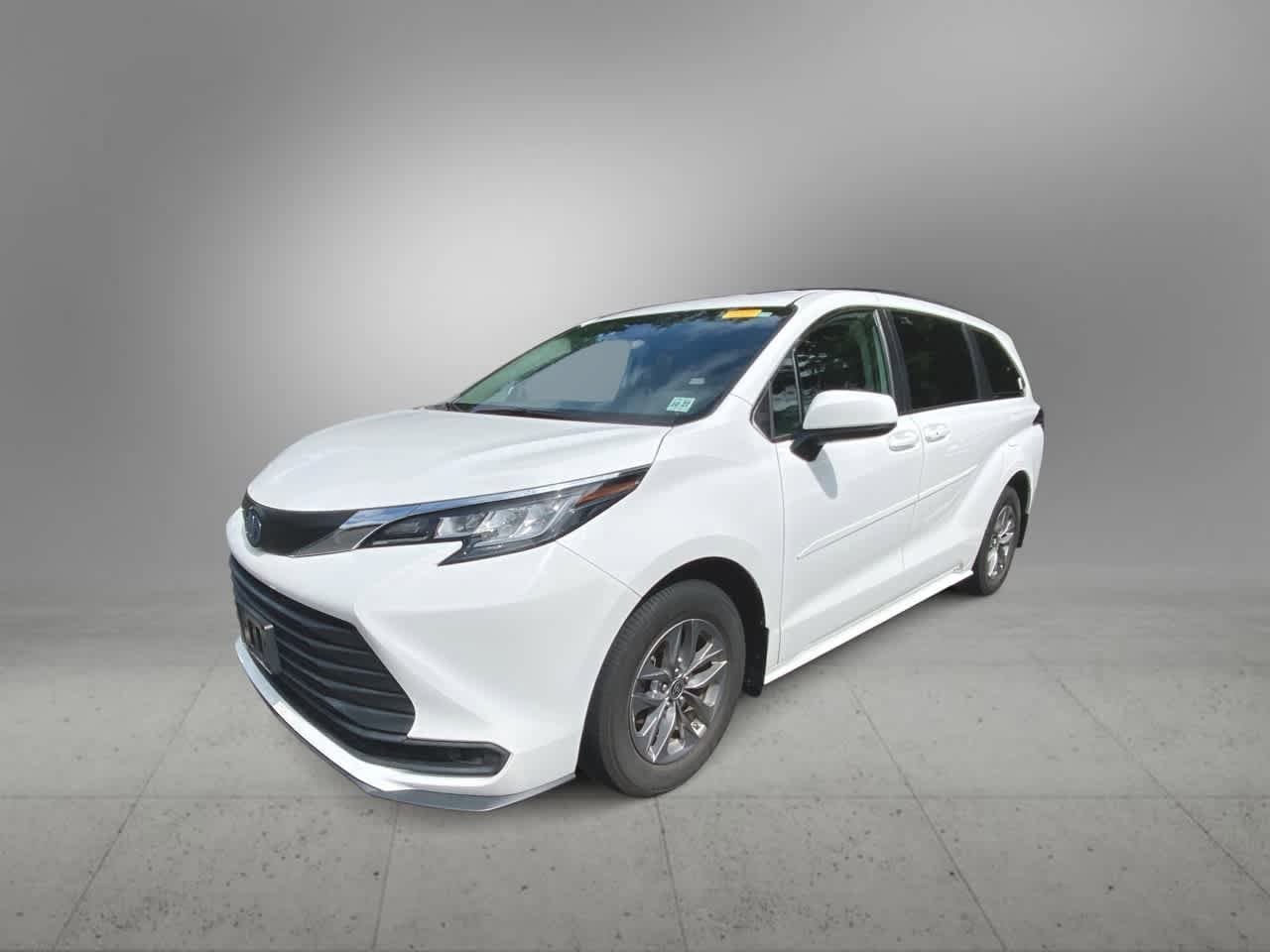 Thumbnail: 2023 Toyota Sienna - 1