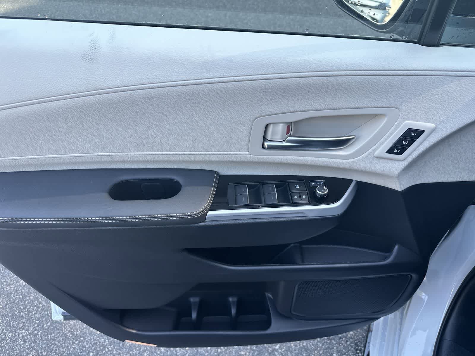 Thumbnail: 2026 Toyota Sienna - 27