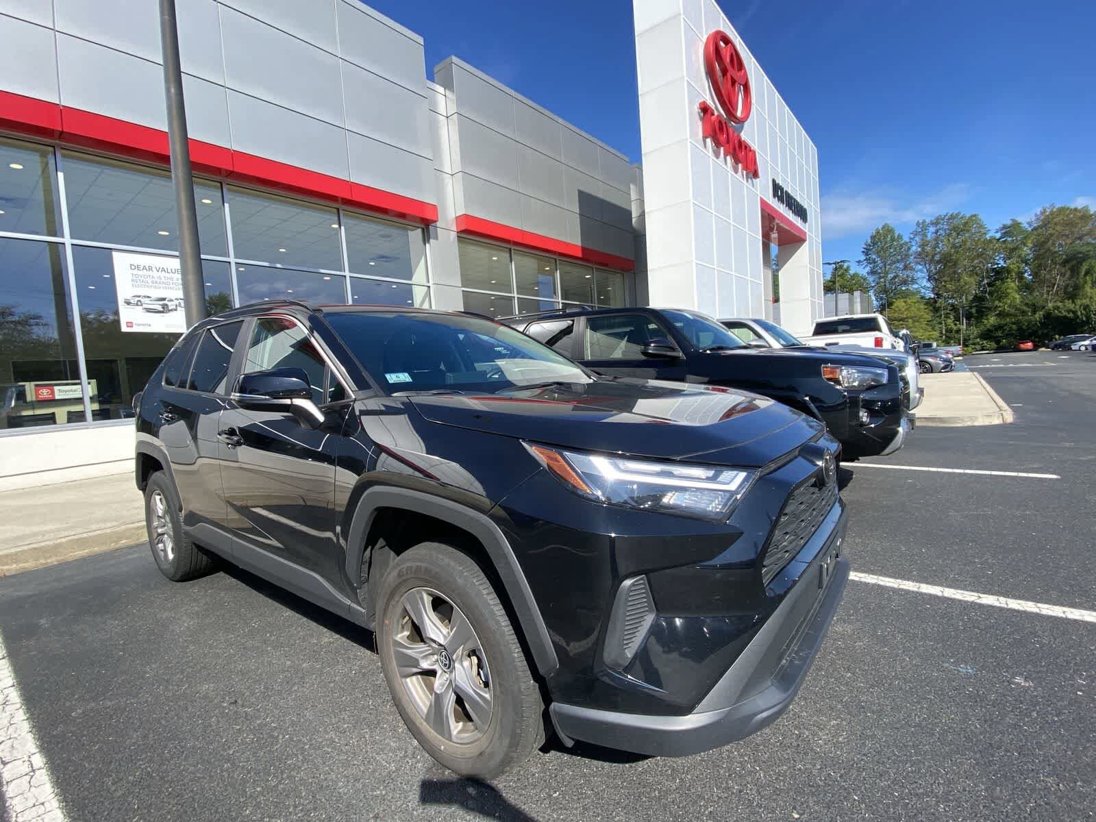 2024 Toyota RAV4 XLE photo 2