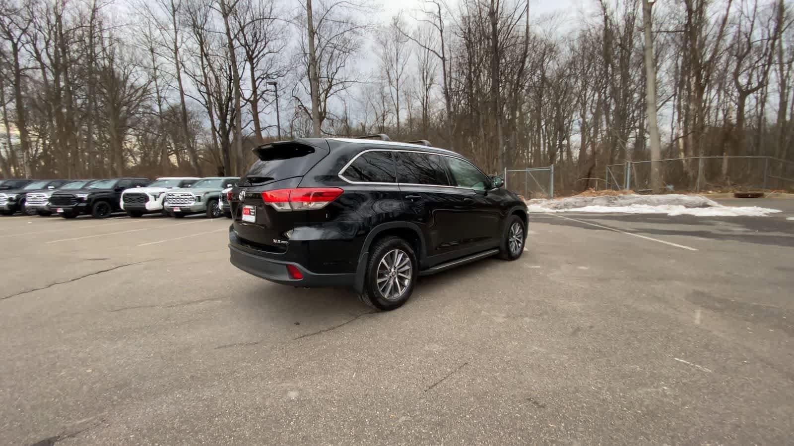 Thumbnail: 2019 Toyota Highlander - 14