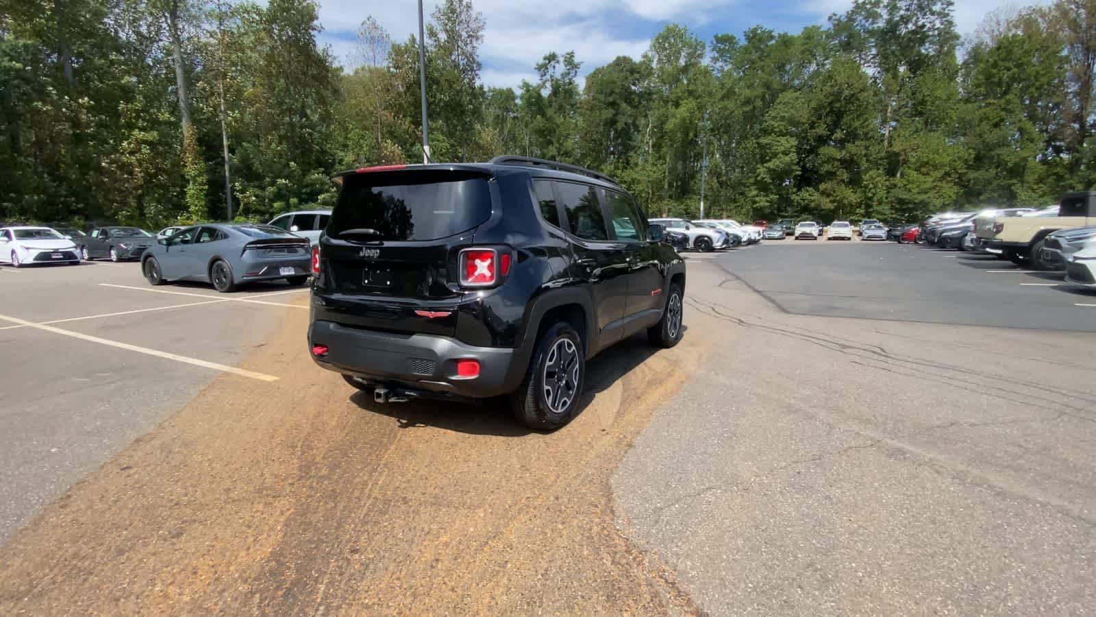 Thumbnail: 2016 Jeep Renegade - 8