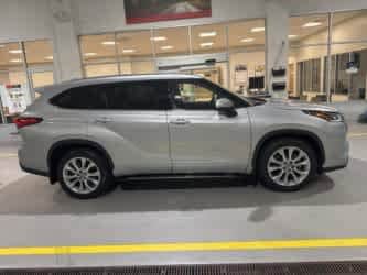 Thumbnail: 2022 Toyota Highlander - 19