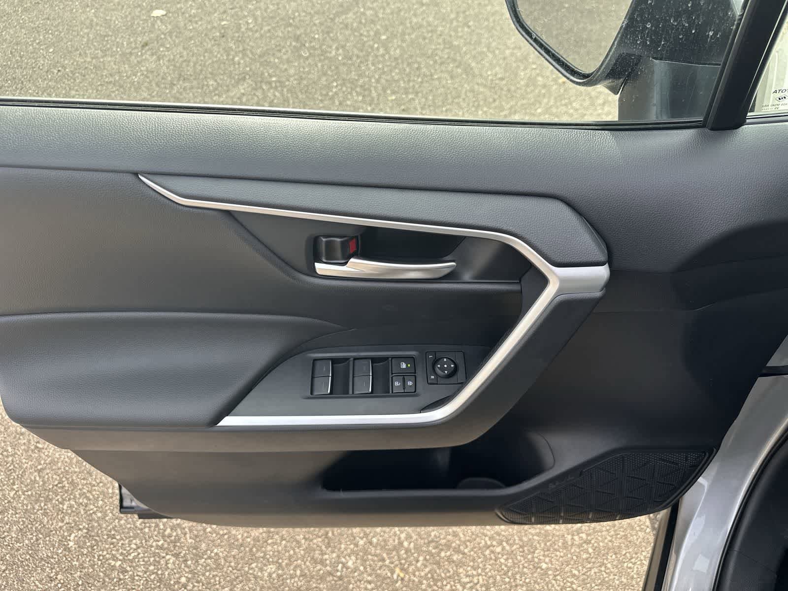 Thumbnail: 2025 Toyota RAV4 - 16