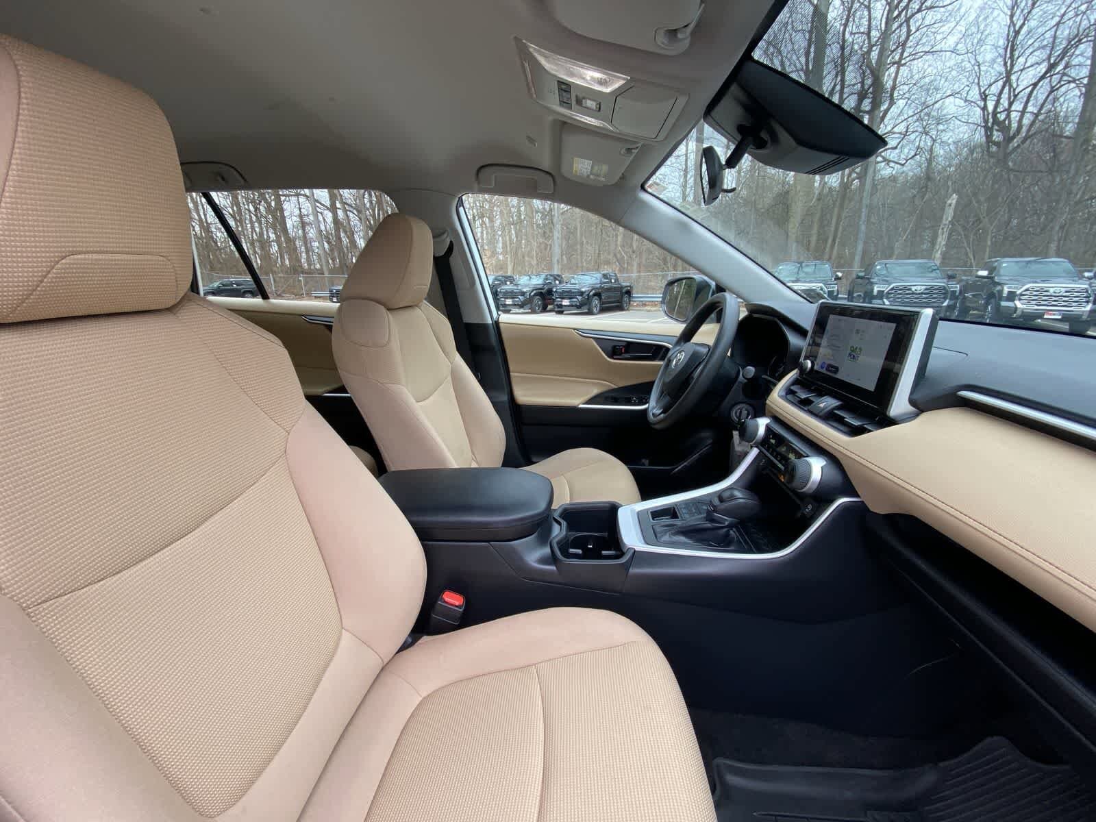 Thumbnail: 2023 Toyota RAV4 - 20