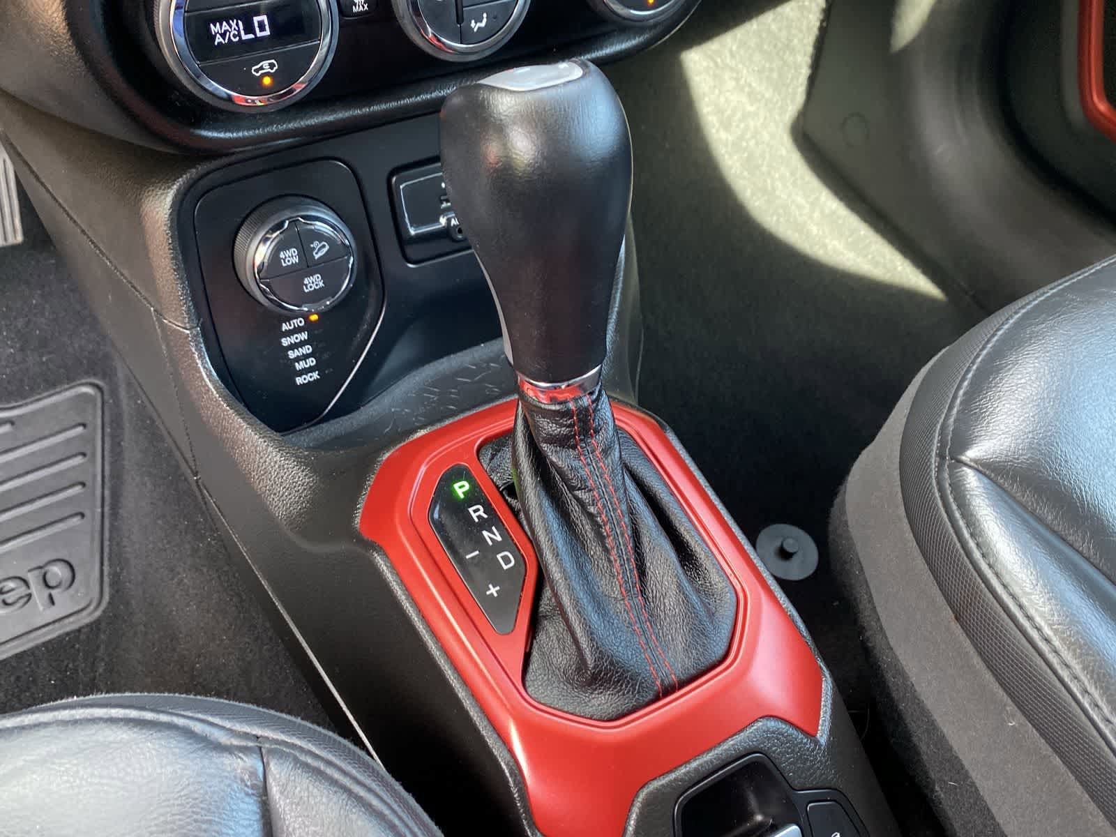 Thumbnail: 2016 Jeep Renegade - 29