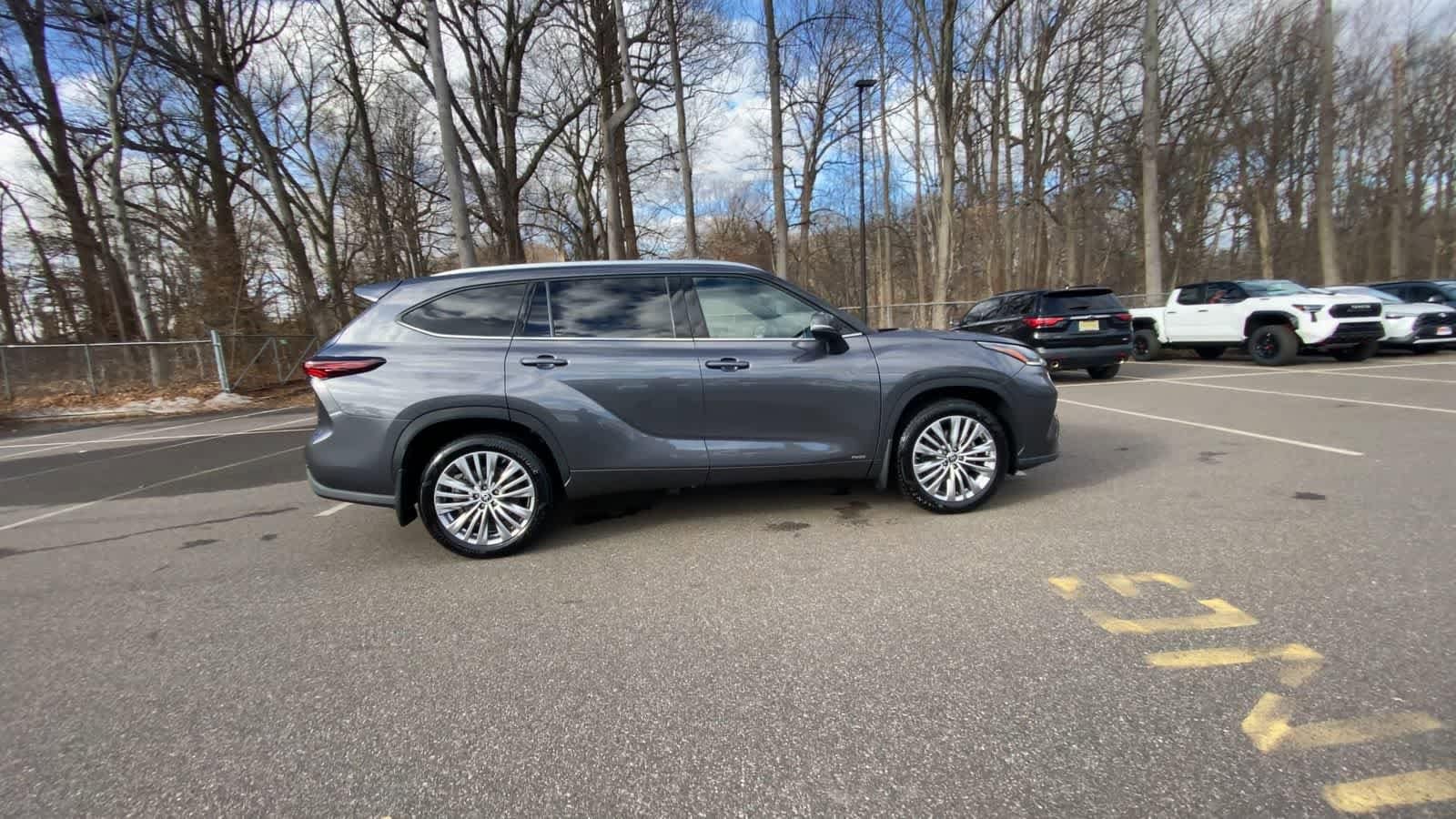 Thumbnail: 2025 Toyota Highlander - 14