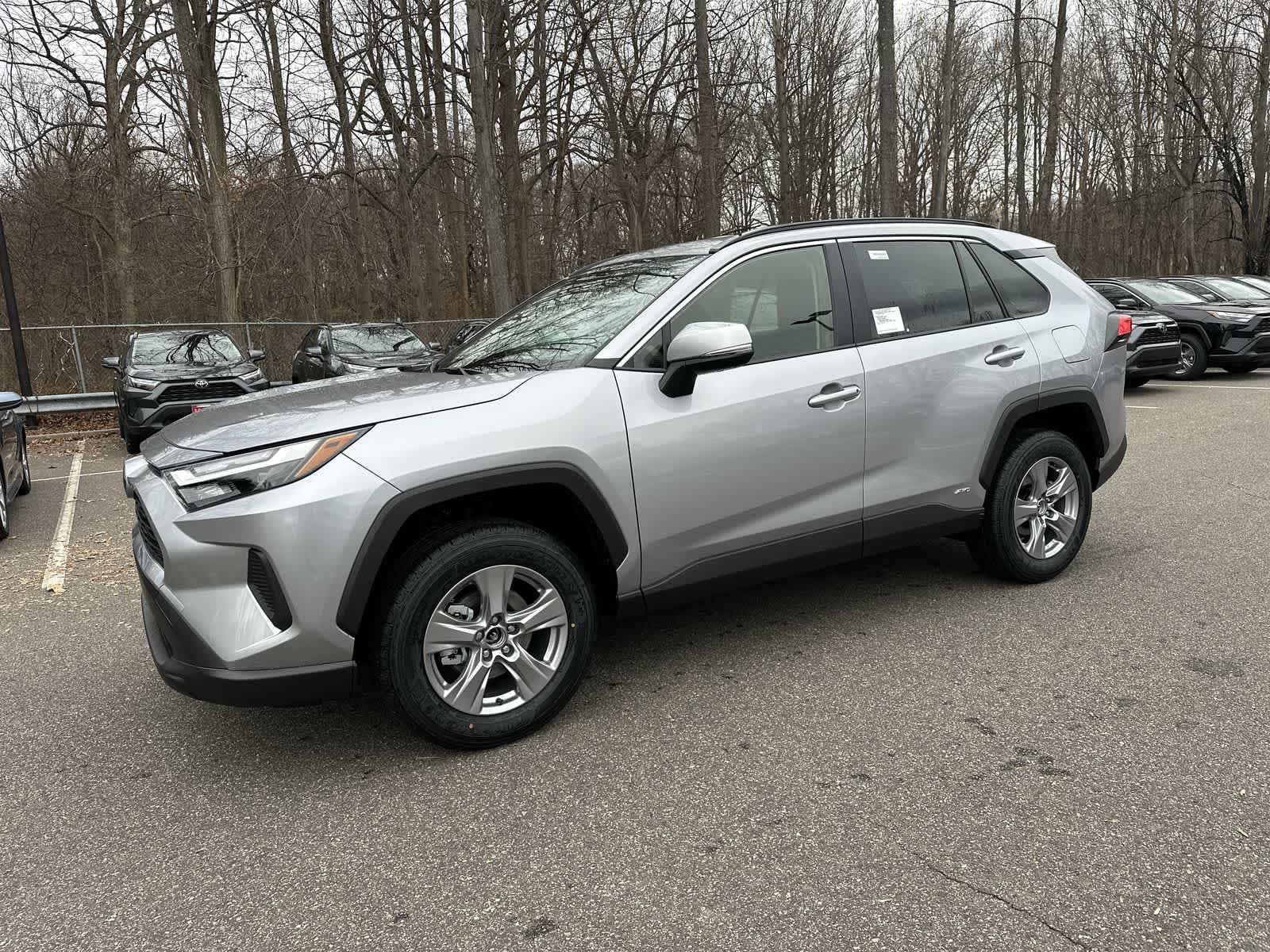 2025 Toyota RAV4 LE's photo