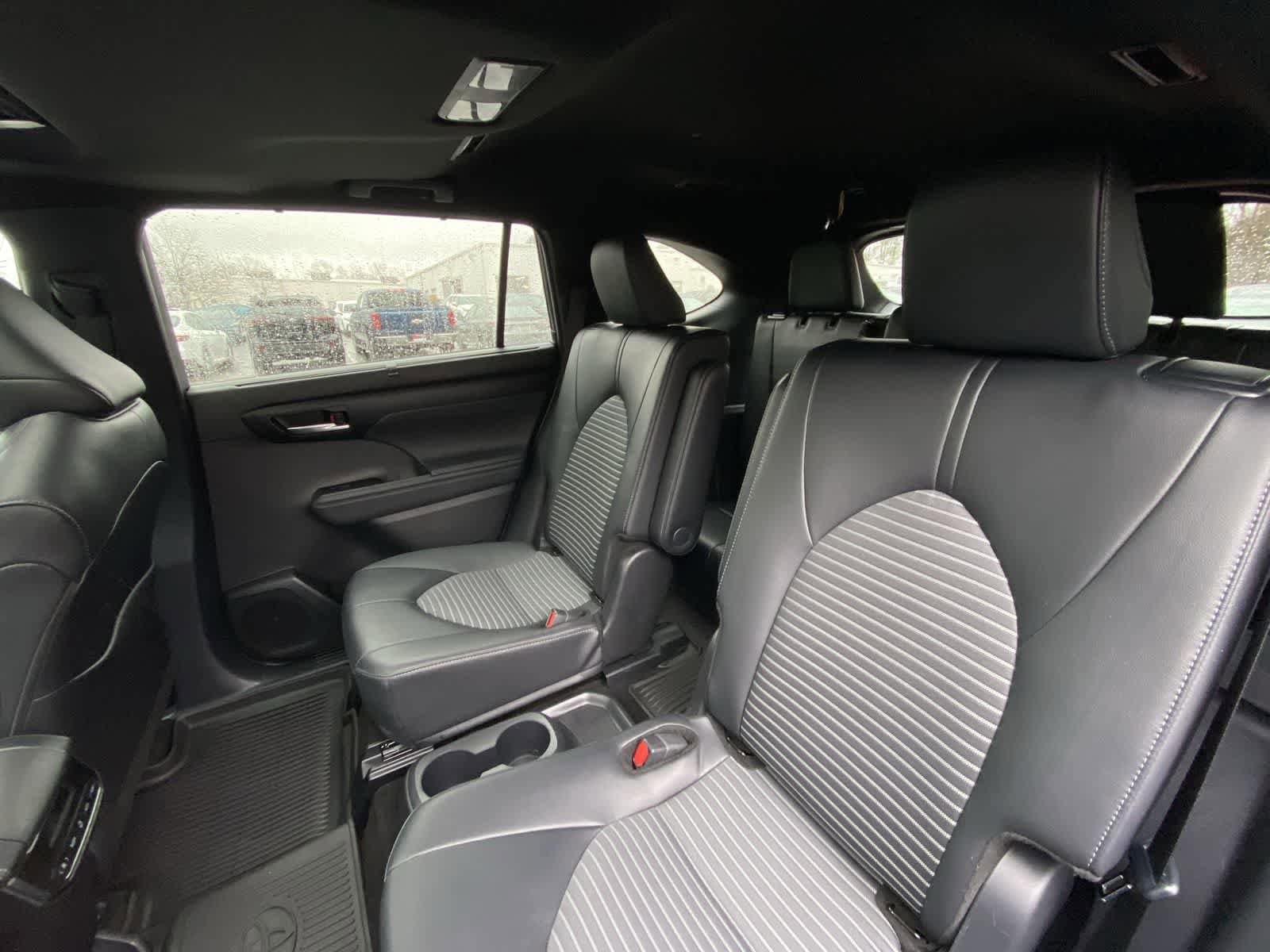 Thumbnail: 2025 Toyota Highlander - 26