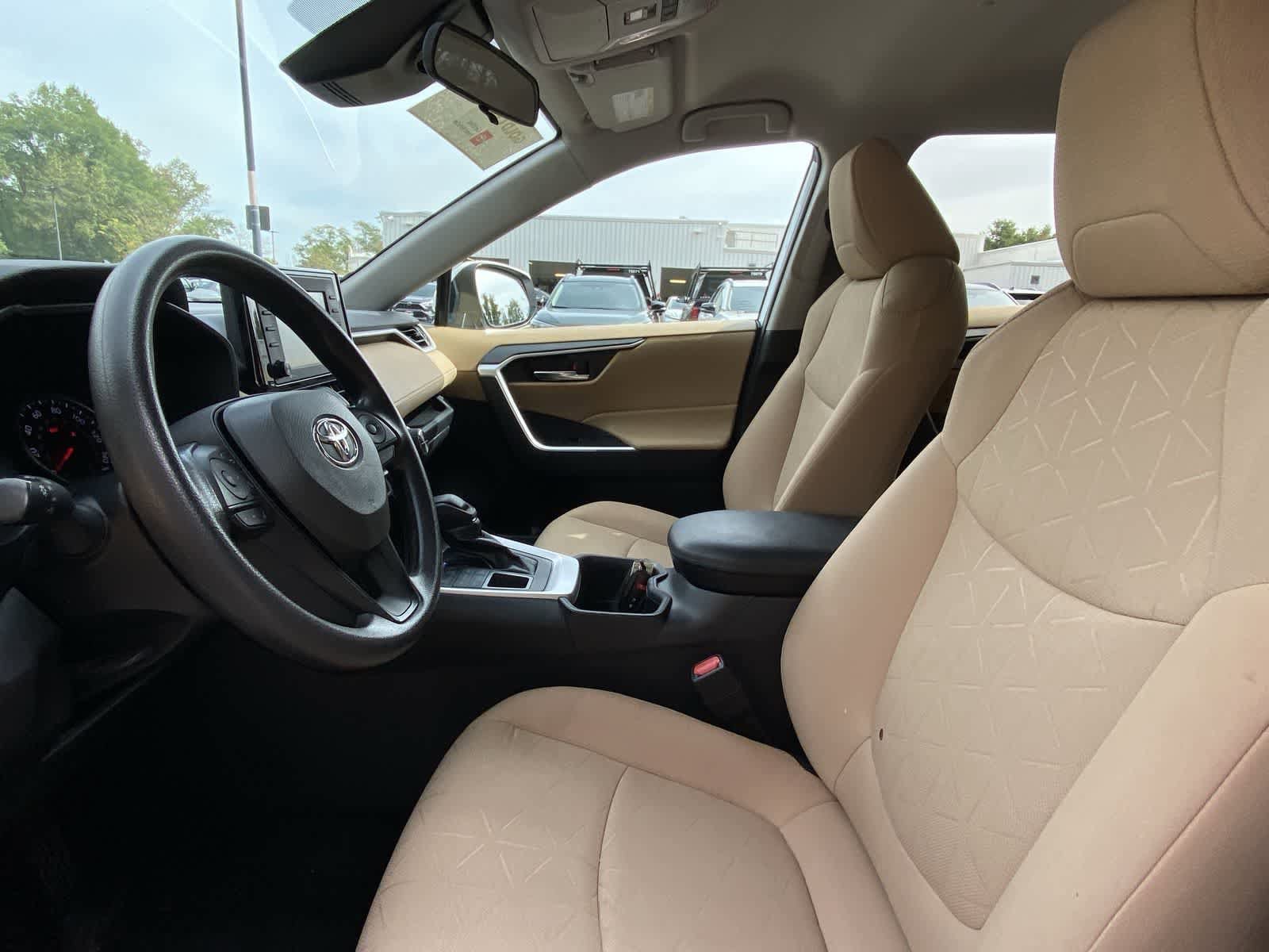 Thumbnail: 2022 Toyota RAV4 - 16