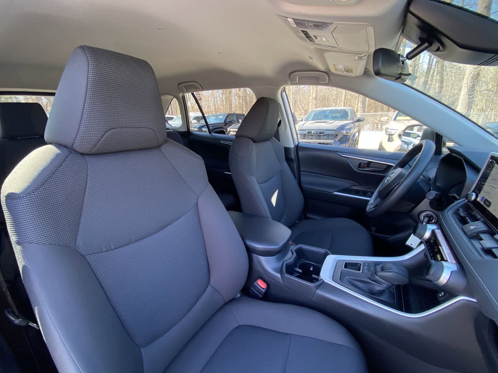 Thumbnail: 2025 Toyota RAV4 - 26