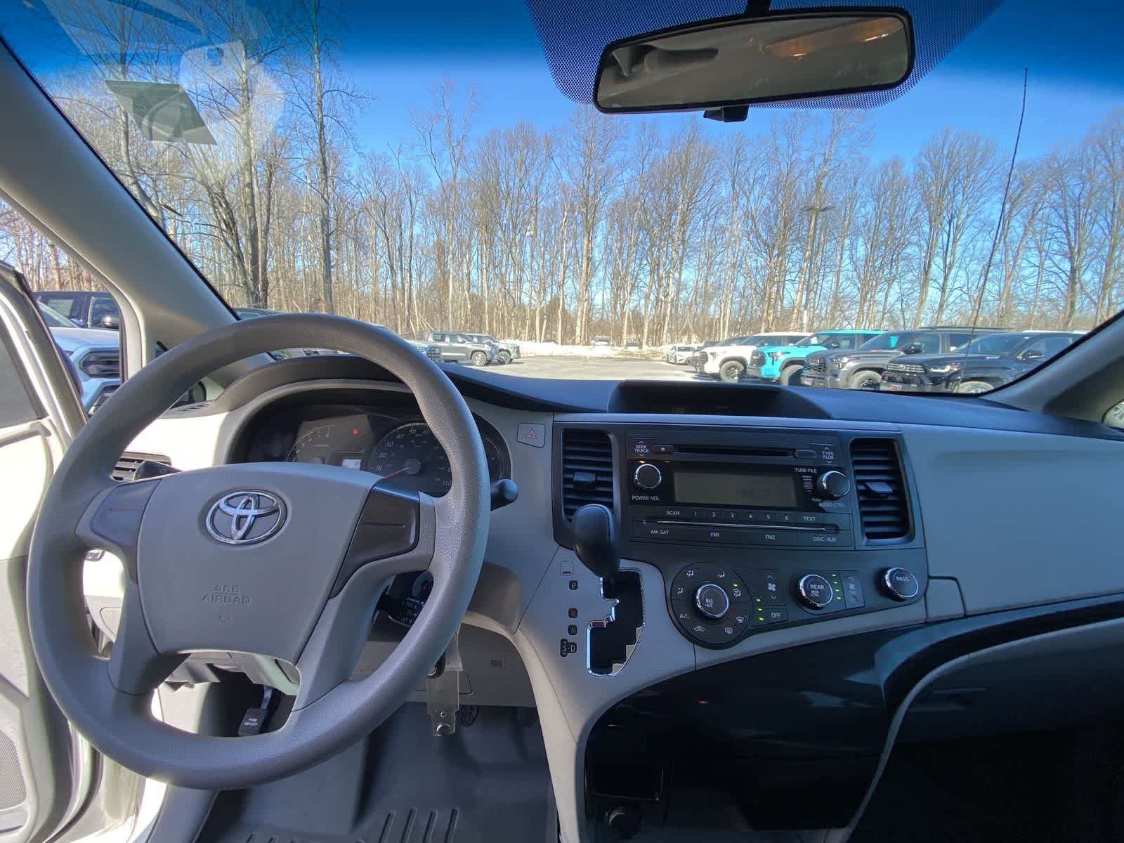 Thumbnail: 2013 Toyota Sienna - 26