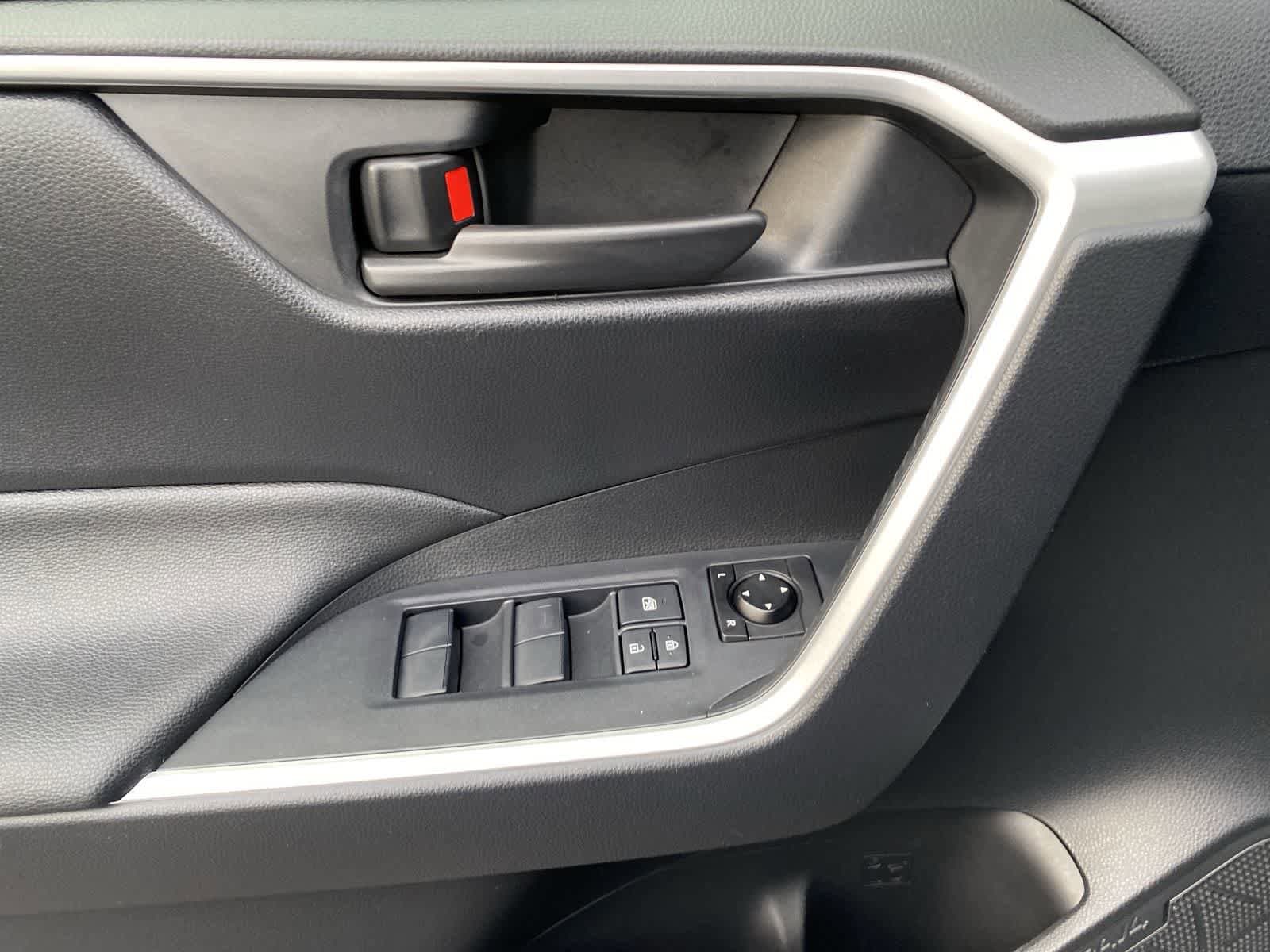 Thumbnail: 2019 Toyota RAV4 - 20