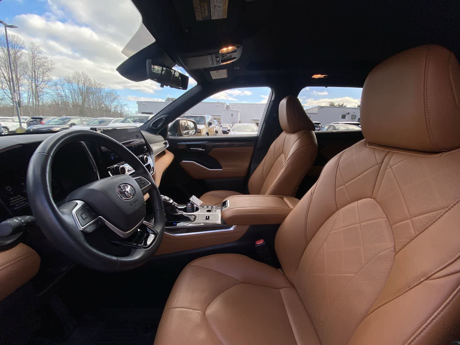 Thumbnail: 2025 Toyota Highlander - 22