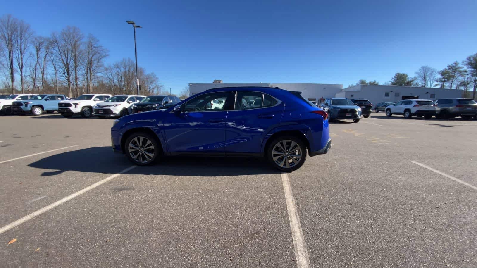 Thumbnail: 2023 Lexus UX - 10