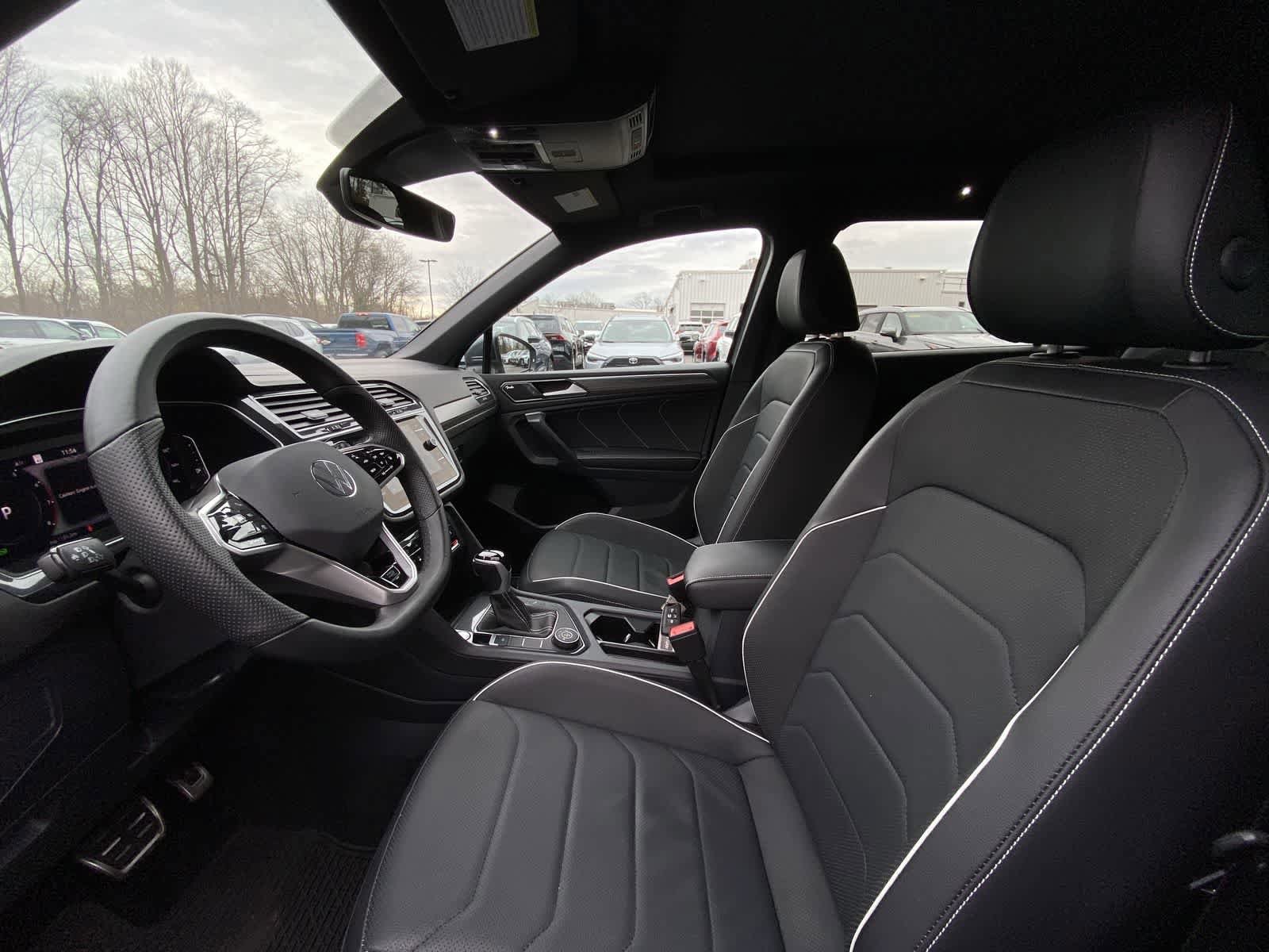 Thumbnail: 2024 Volkswagen Tiguan - 17