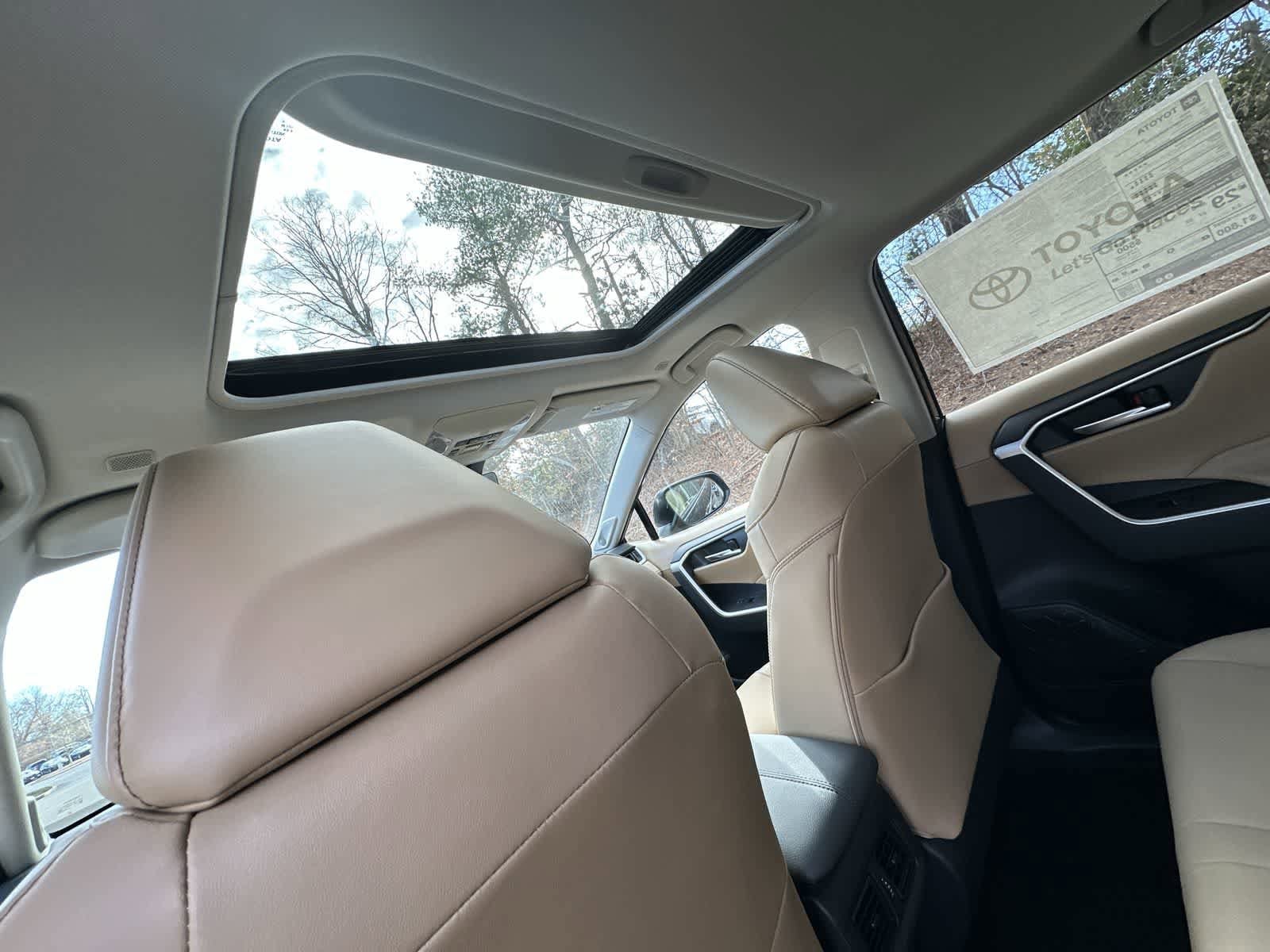 Thumbnail: 2025 Toyota RAV4 - 32