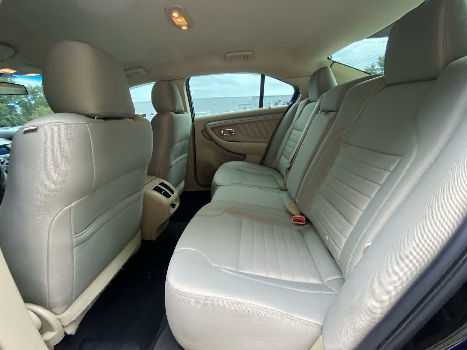 2019 Ford Taurus SE - Photo 26