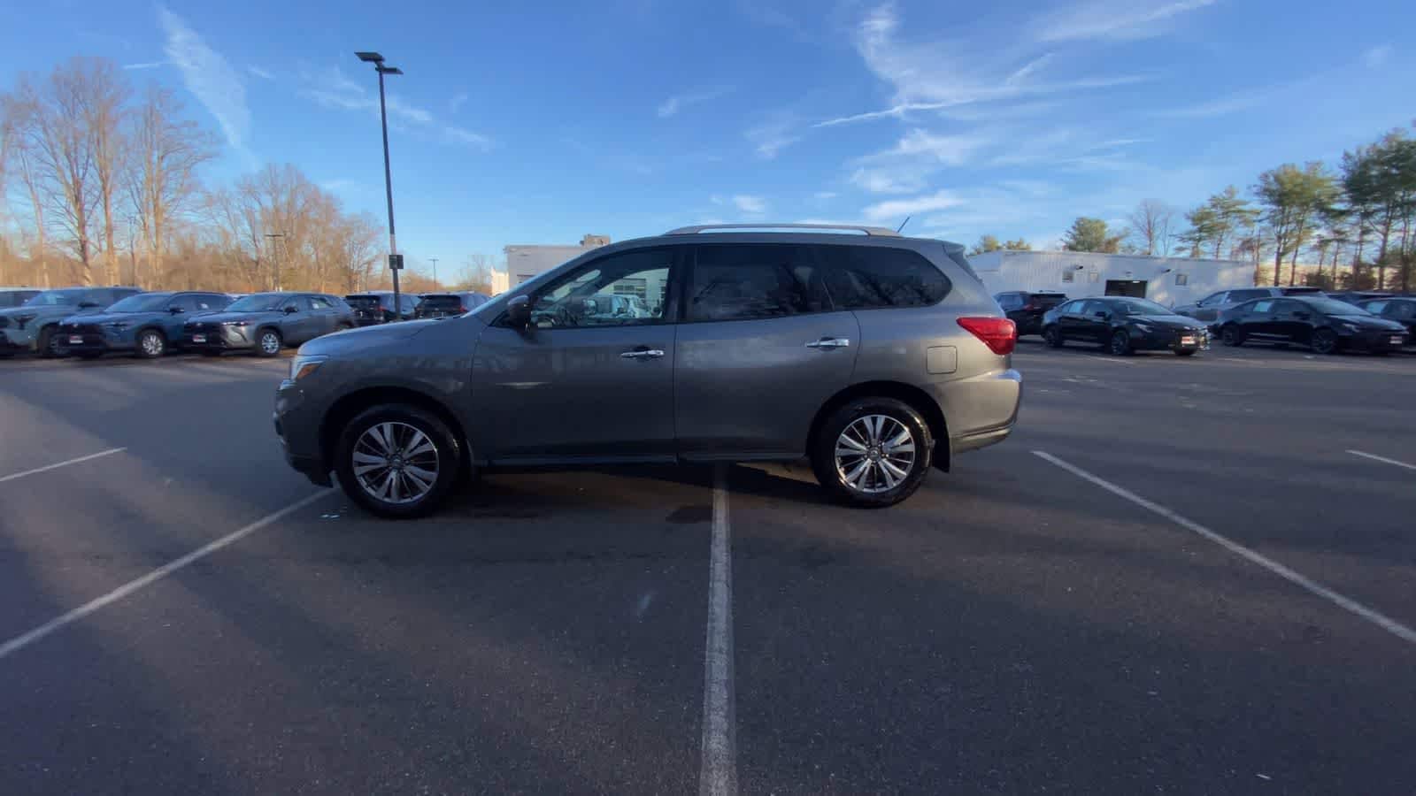 Thumbnail: 2018 Nissan Pathfinder - 10