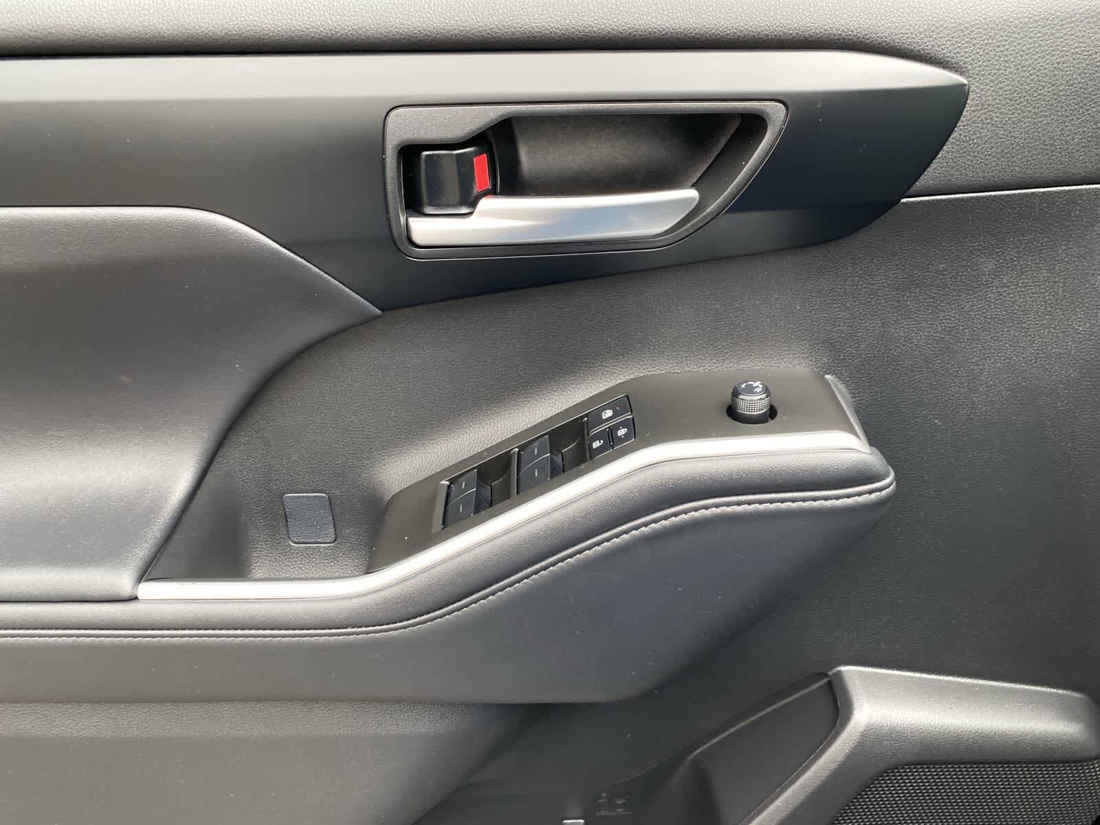 Thumbnail: 2025 Toyota Highlander - 29