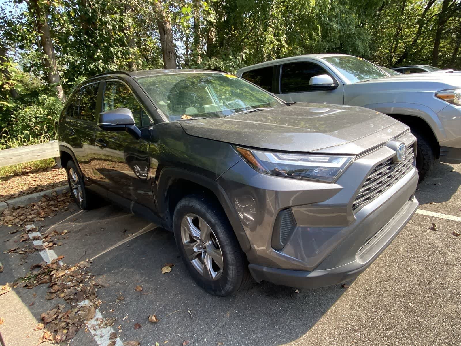 2024 Toyota RAV4 Hybrid XLE photo 3